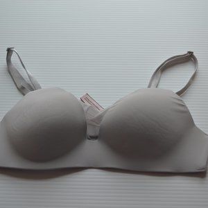 VS light grey no wire bra with mesh in middle